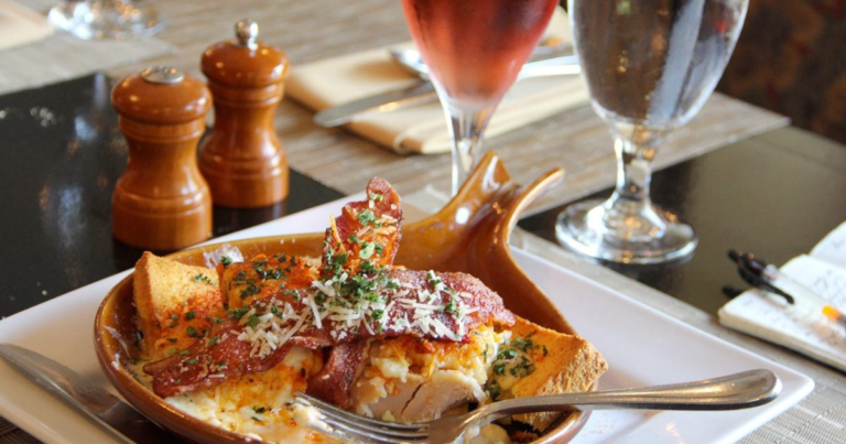 hot-brown-at-the-brown-hotel-v1573245251_91852798b59be8b28fc00edfe4aec23a